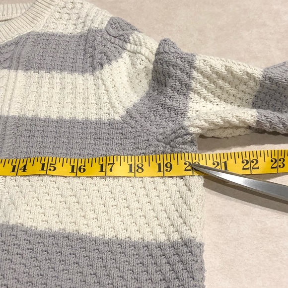 ⭐️ Lands End Gray and White Striped Cable Knit Sweater Size LARGE - Picture 12 of 12